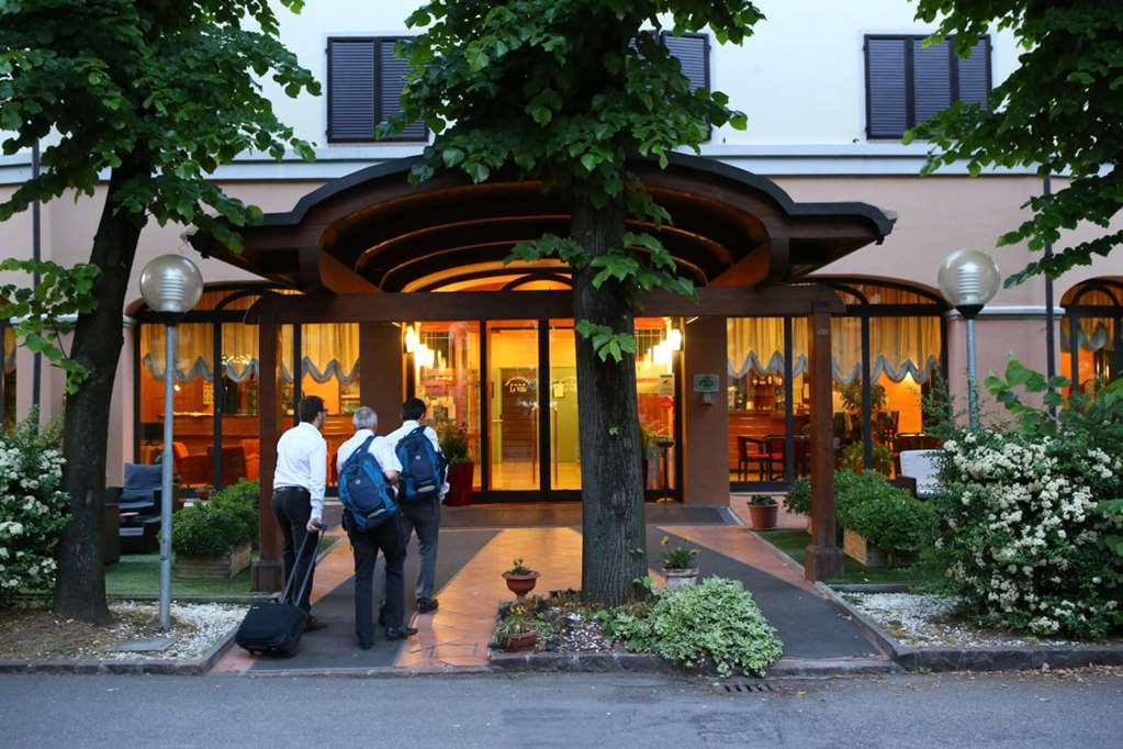 Hotel Le Ville Модена Екстериор снимка